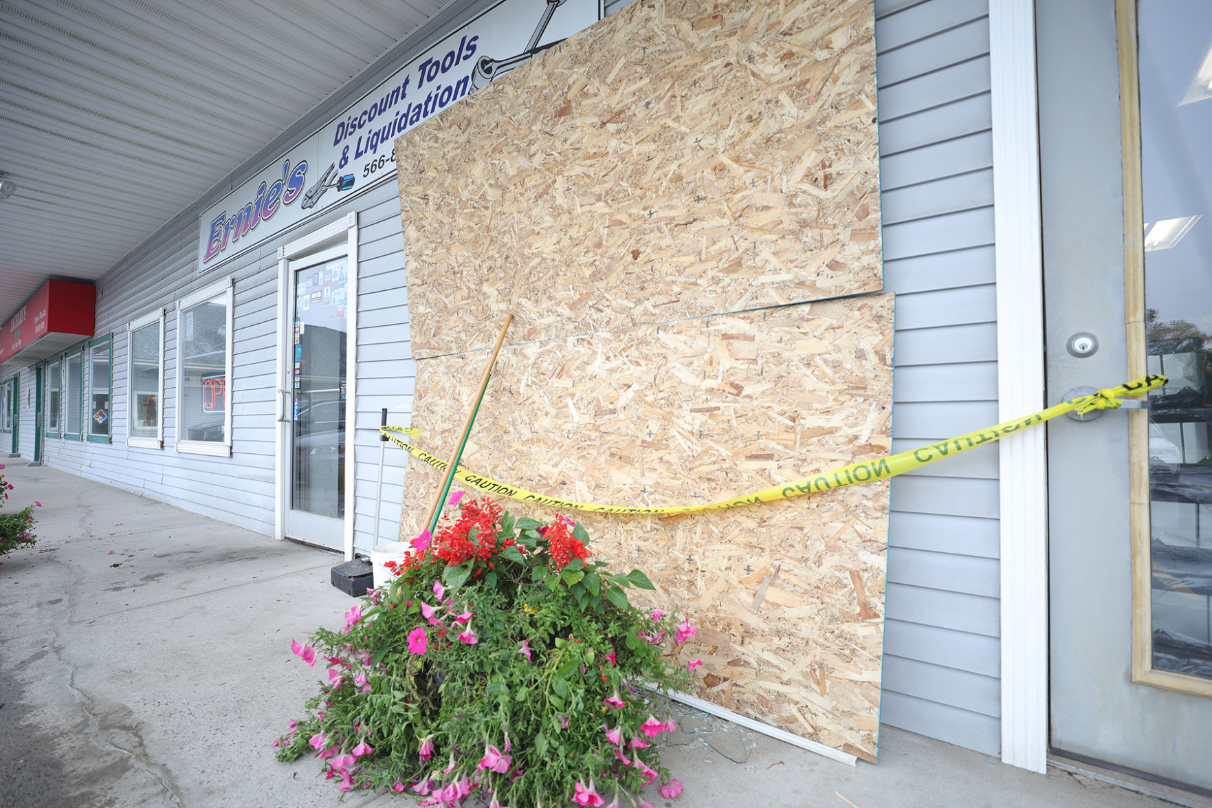Car drives into Ernie's Discount Tools storefront